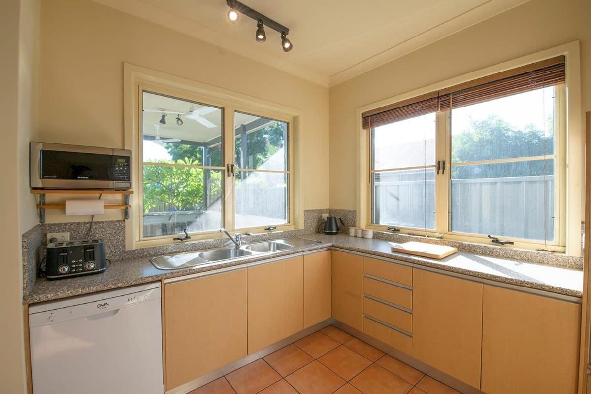 Tranquil Taylor - Two-Storey Cbd Family Home, Bbq Dubbo Eksteriør bilde