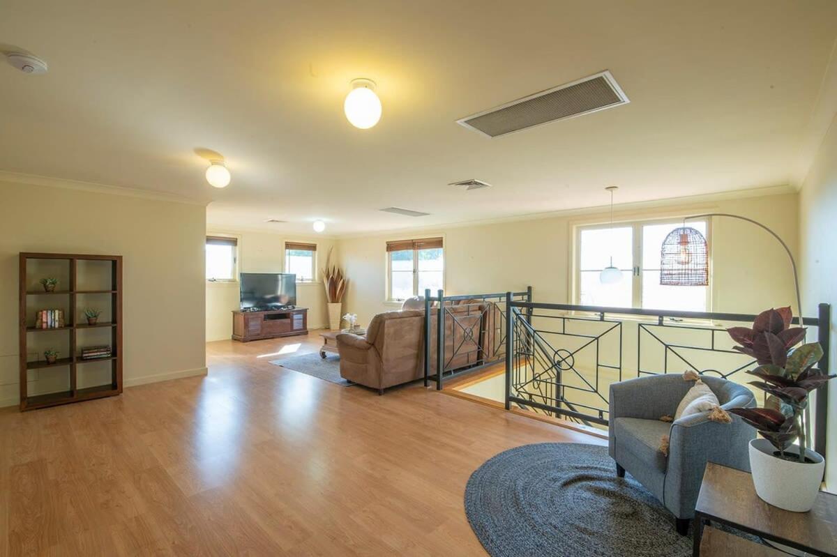 Tranquil Taylor - Two-Storey Cbd Family Home, Bbq Dubbo Eksteriør bilde