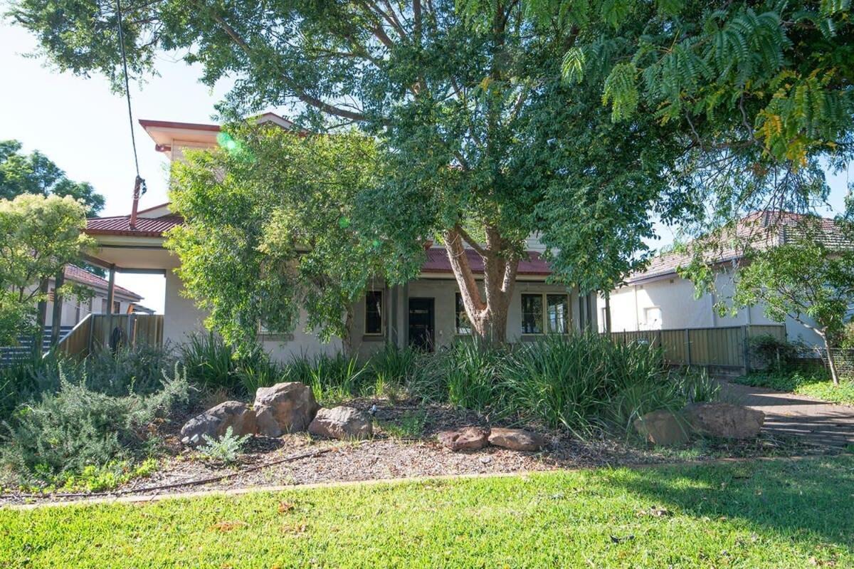 Tranquil Taylor - Two-Storey Cbd Family Home, Bbq Dubbo Eksteriør bilde